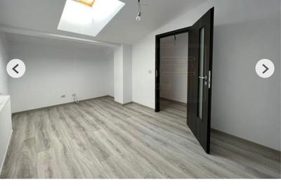 Apartament cu 3 camere semidecomandat în Valea Adâncă - 1