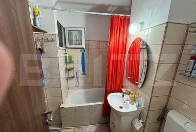 Apartament de vanzare cu 2 camere, decomandat Zona Indu - 1