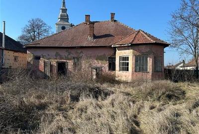 Casă cu 4 camere cu Teren 1631 Mp în Periferie - 2