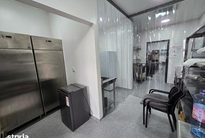 Spațiu comercial, de 200 mp, în Central - 4