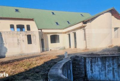 Casă cu Teren 2350 Mp în Central - 11