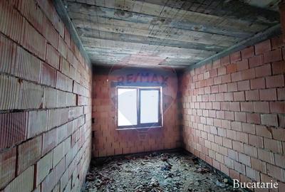Casă cu 4 camere cu Teren 294 Mp în Cristian - 8