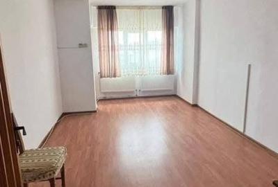 Apartament cu 3 camere în Central - 1