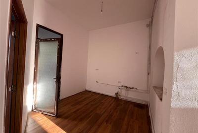 Apartament cu 3 camere nedecomandat în Central - 2