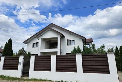 Casă individuală cu 5 camere în Central