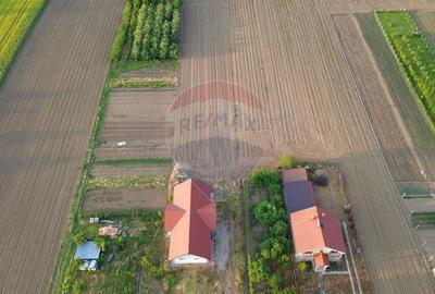 Casa cu 5 camere finisata si 10.400 m2 teren de vanzare in BOTIZ SM - 3