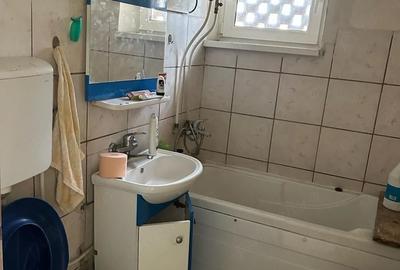 Apartament cu 3 camere decomandat în Petros - 12