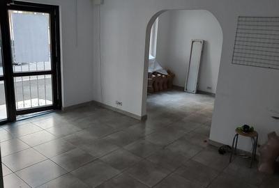 Spațiu comercial, de 42 mp, în Central - 3