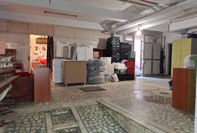 Spațiu industrial, în Titan - 1