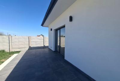 Casă individuală cu 4 camere cu Teren 400 Mp în Olteni - 1
