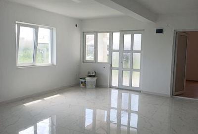 Casă cu 4 camere cu Teren 400 Mp în Central