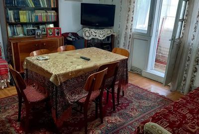 Apartament cu 3 camere semidecomandat în Central - 1