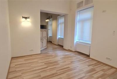 Apartament cu 3 camere semidecomandat în Ultracentral