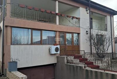 Casă cu 8 camere cu Canalizare în Garoafa - 1