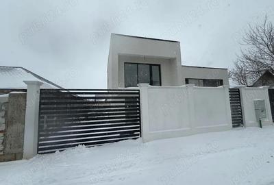 Casă cu 4 camere în Central