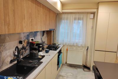 Apartament cu 3 camere decomandat în Nord