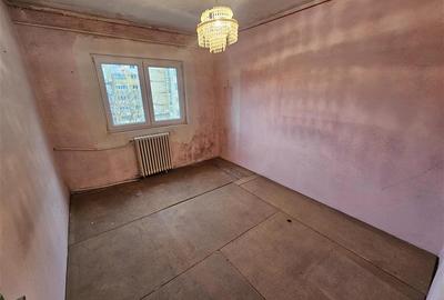 Apartament cu 3 camere decomandat în Micro IV - 3