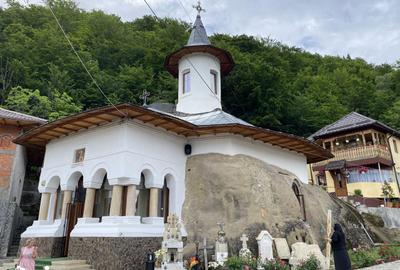 Teren de 1002 mp, în Valea Mare - 12
