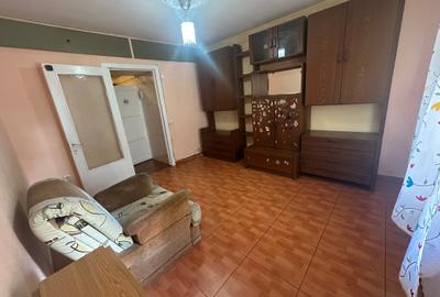 Garsoniera 21 mp - zona CET - 35.000 euro negociabil(Cod E8) - 9