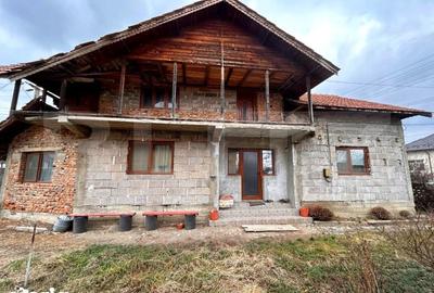 Casă cu 5 camere cu Teren 600 Mp în Voinești - 3