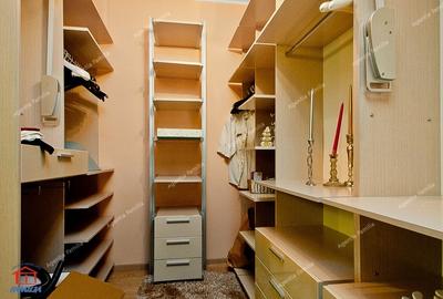 Multe camere Apartment pe bld. Cosbuc la bloc Colibri 1 - 18