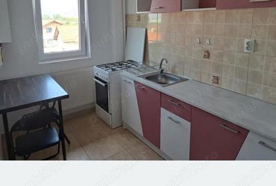 Apartament cu 2 camere semidecomandat în Tractorul - 8