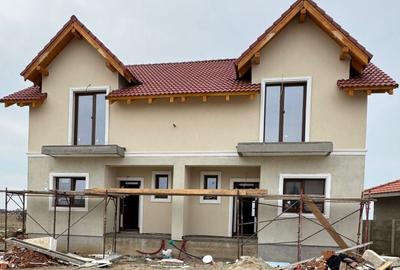 Duplex cu 4 camere cu Canalizare în Moșnița Nouă - 1