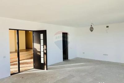 Casă cu 7 camere cu Teren 1000 Mp în Saca - 2