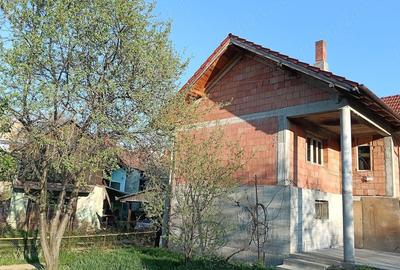 Casă cu Teren 600 Mp în Central - 2