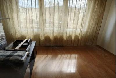 Apartament 4 camere, decomandat - zona Tractorul - 1