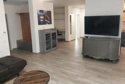 Apartament cu 3 camere semidecomandat în Central - 1