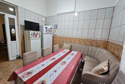 Apartament cu 6 camere decomandat în Calea Victoriei
