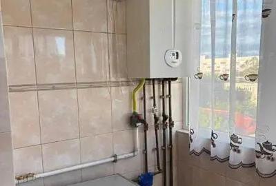 Apartament cu 4 camere semidecomandat în Apărătorii Patriei