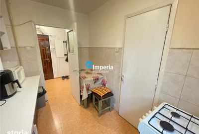 Apartament cu 3 camere semidecomandat în Podu Roș - 2