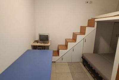1 camera de vanzare la ultimul etaj, zona Universitate, toaleta la comun - 3