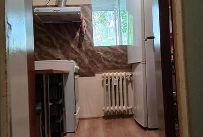 Închiriere apartament 3 camere,  parter, balcon , 60 mp - 10