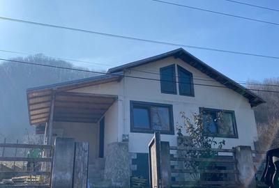 Casă cu 4 camere în Central - 2