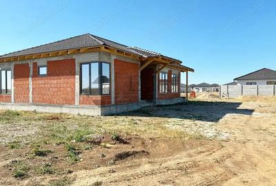 Casa la rosu cu 4 camere de vanzare in Santandrei Casa la rosu cu 4 camere de vanzare in Santandrei - 2