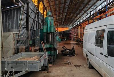 Spațiu comercial, de 800 mp, în Central - 4
