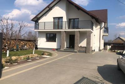 Casă cu 5 camere în Central