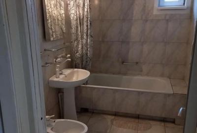 Apartament cu 3 camere decomandat în Central - 1