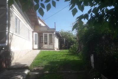 Casă cu 2 camere cu Teren 332 Mp în Central