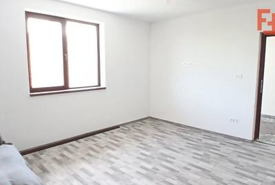 Casă individuală cu 6 camere cu Canalizare în Comloșu Mare - 30