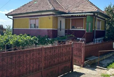 Casă cu 4 camere în Rediu