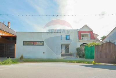 Casă cu 7 camere cu Canalizare în Central - 9