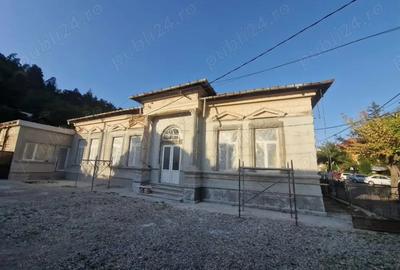 Casă cu 6 camere cu Teren 800 Mp în Central - 1