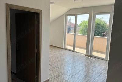 Spațiu comercial, de 14 mp, în P-ța Doina - 10