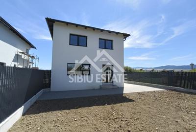 Casa individuala de vanzare - Cristian, zona linistita - 3