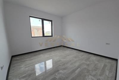 De vanzare / 3 Camere / 2 Bai / Berceni - 2