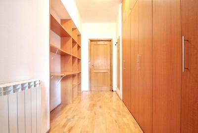 Apartament cu 3 camere semidecomandat în Gara de Nord